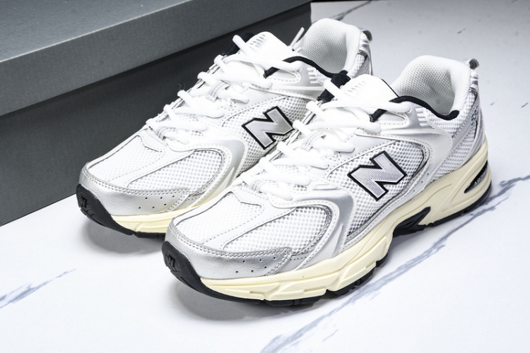  New Balance 530 MR530TA