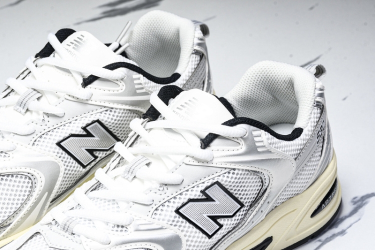  New Balance 530 MR530TA