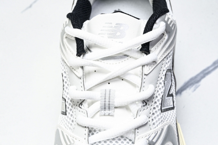  New Balance 530 MR530TA