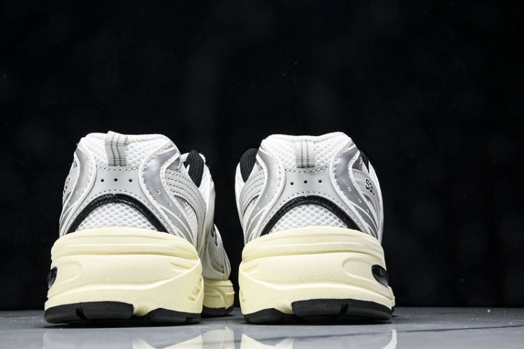  New Balance 530 MR530TA