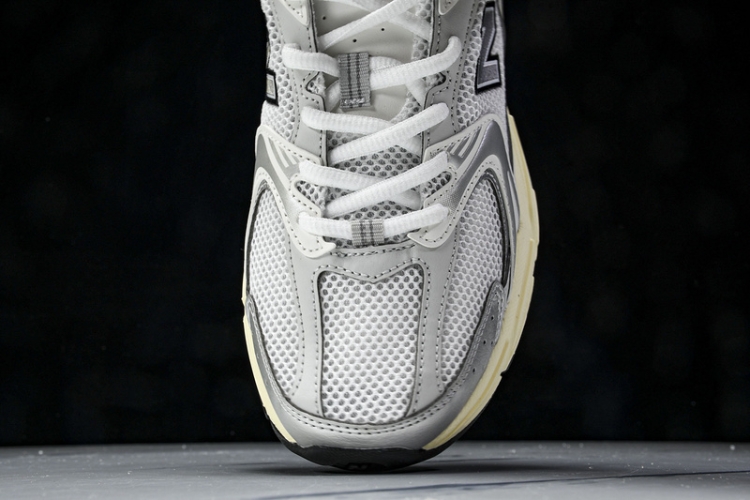  New Balance 530 MR530TA