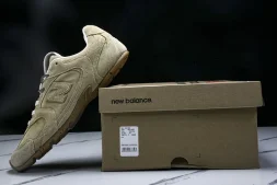 MiuMiu x New Balance 530 38165