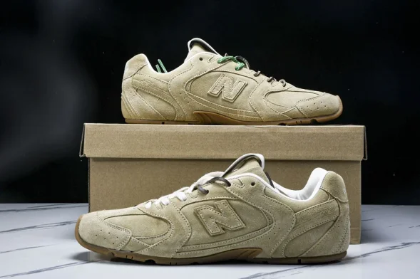 MiuMiu x New Balance 530 38165 