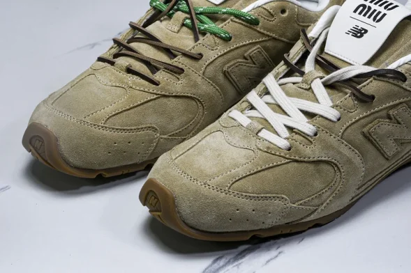 MiuMiu x New Balance 530 38165 
