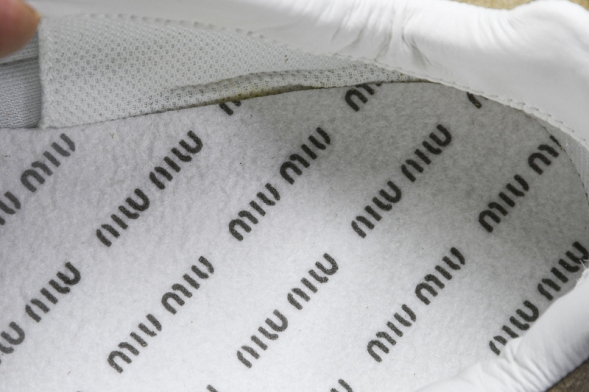 MiuMiu x New Balance 530 38165 