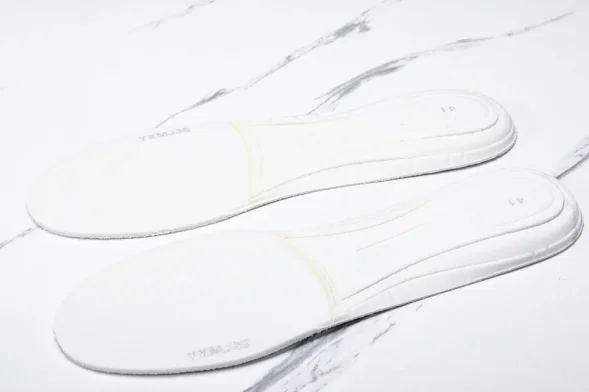 MiuMiu x New Balance 530 38165 