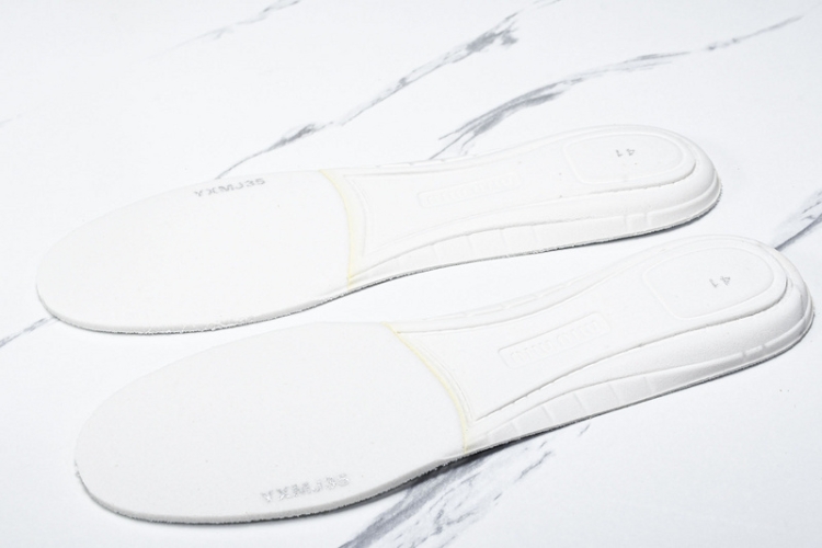  MiuMiu x New Balance 530 38165