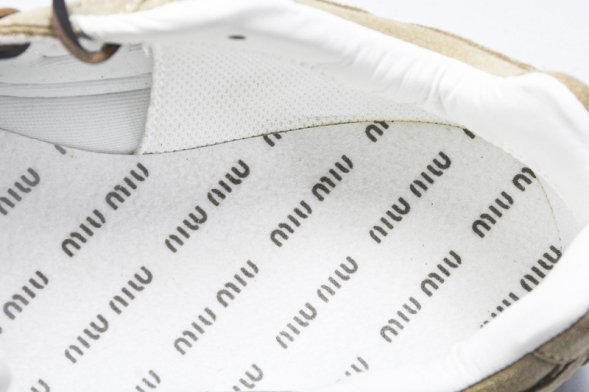 MiuMiu x New Balance 530 38165 