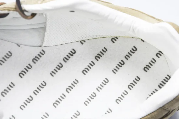 MiuMiu x New Balance 530 38165 