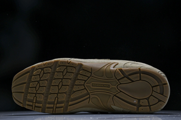 MiuMiu x New Balance 530 38165 