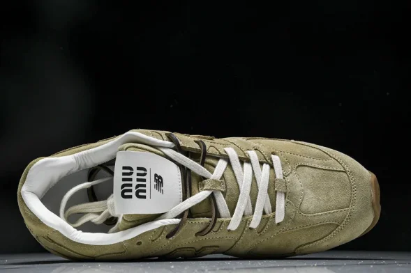 MiuMiu x New Balance 530 38165 