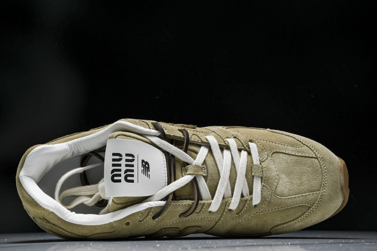  MiuMiu x New Balance 530 38165