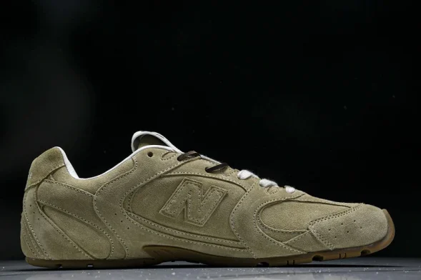 MiuMiu x New Balance 530 38165 