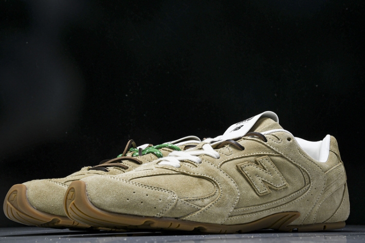  MiuMiu x New Balance 530 38165