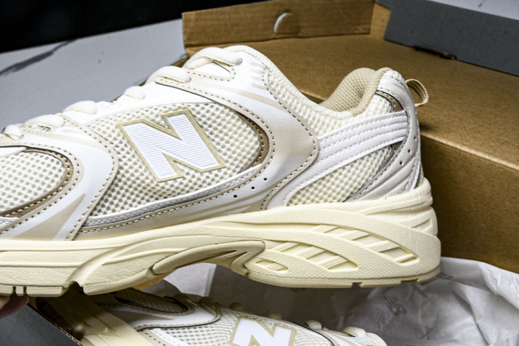  New Balance 530 MR530AA 