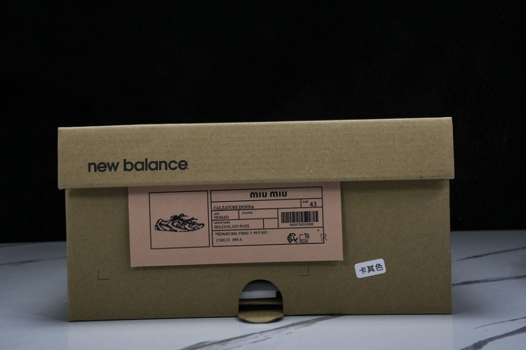  MiuMiu x New Balance 530 5E964D