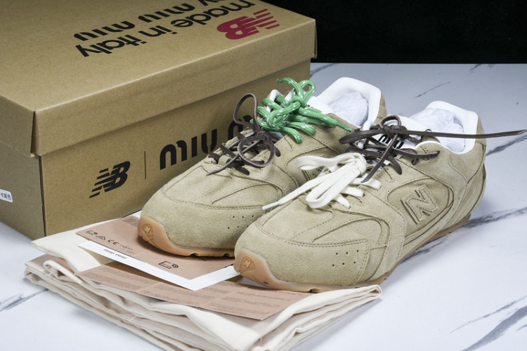  MiuMiu x New Balance 530 5E964D