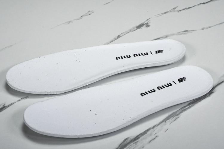  MiuMiu x New Balance 530 5E964D
