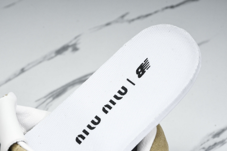  MiuMiu x New Balance 530 5E964D