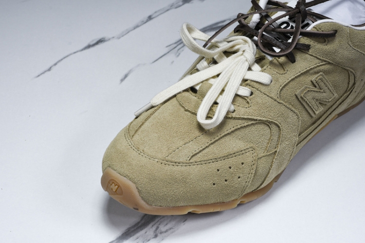  MiuMiu x New Balance 530 5E964D