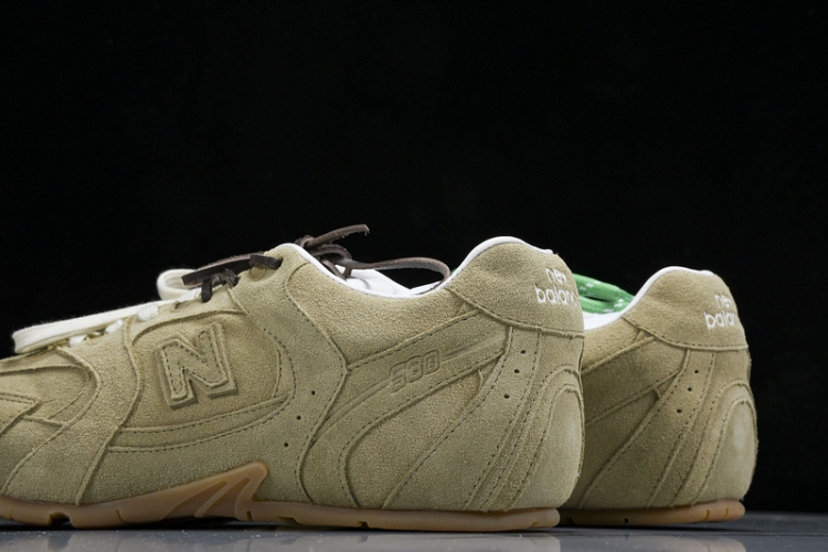  MiuMiu x New Balance 530 5E964D