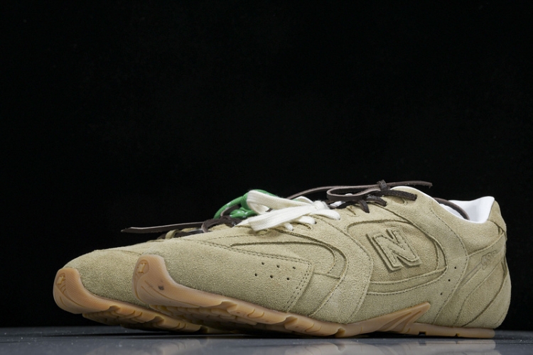  MiuMiu x New Balance 530 5E964D