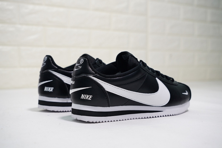 Nike Classic Cortez Premium Mini Swoosh 807480-004