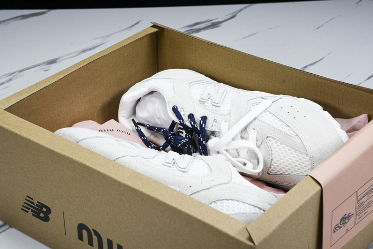  MiuMiu x New Balance 530 5E964D