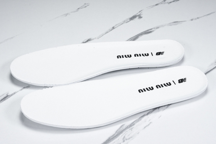  MiuMiu x New Balance 530 5E964D