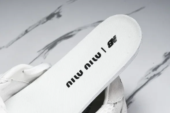 MiuMiu x New Balance 530 5E964D 