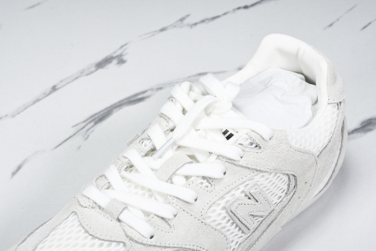 MiuMiu x New Balance 530 5E964D