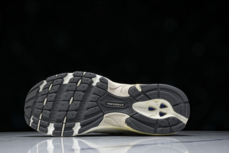  New Balance 740 U740PR2
