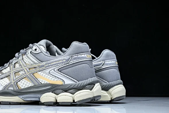 Asics Gel-Cumulus 16 TG 1203A733-101 