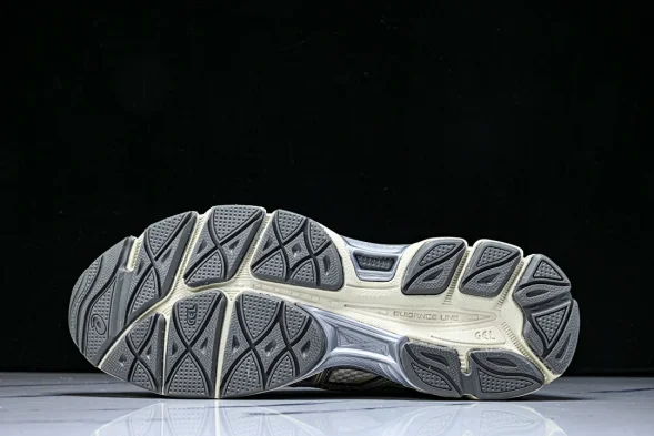 Asics Gel-Cumulus 16 TG 1203A733-101 