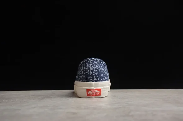 Vans Authentic VN0A7Q5CNVY 