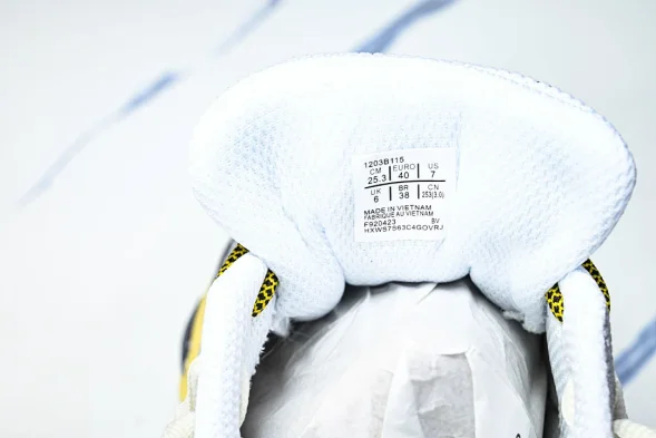 Asics Gel-Cumulus 16 TG 1203B115-100 
