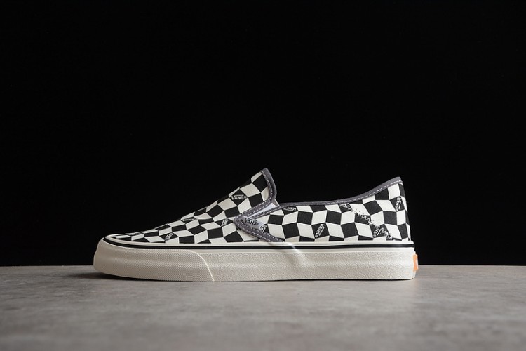 Vans Slip-On VR3 VN000EYEBWW