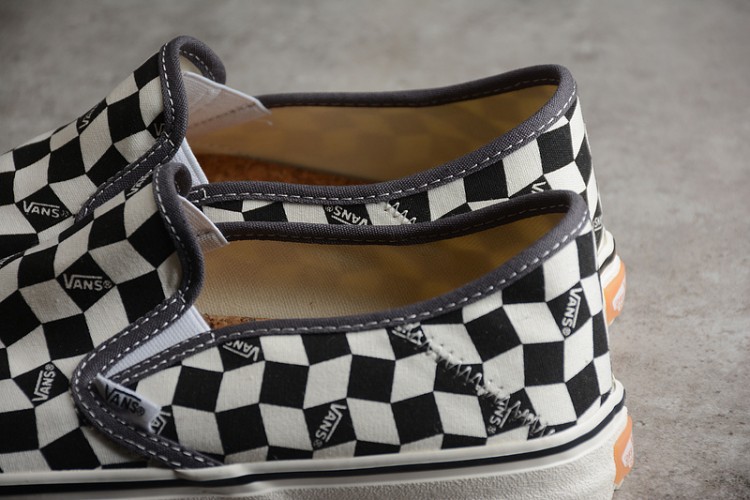 Vans Slip-On VR3 VN000EYEBWW