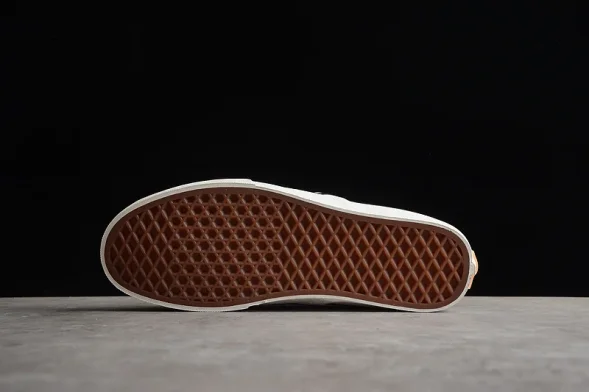 Vans Slip-On VR3 VN000EYEBWW 