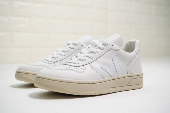 Veja V-10 Leather Lace-up VX021269 