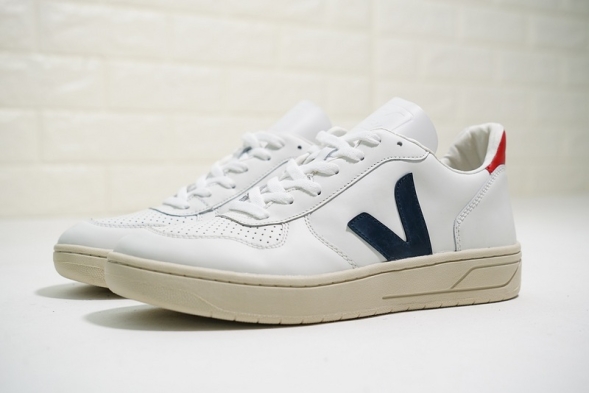 Veja V-10 Leather Lace-up VX021267