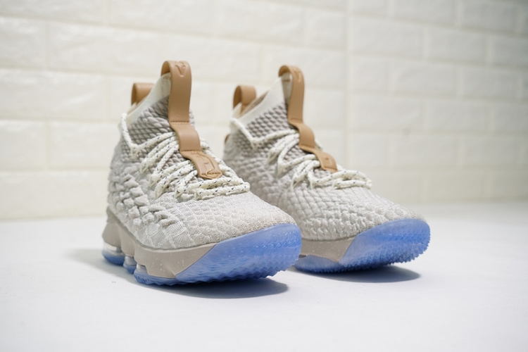 Nike Lebron XV 15 922811-200