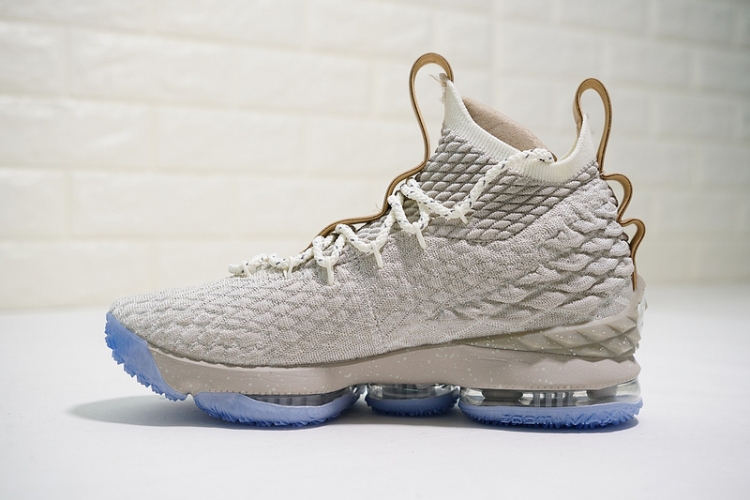 Nike Lebron XV 15 922811-200