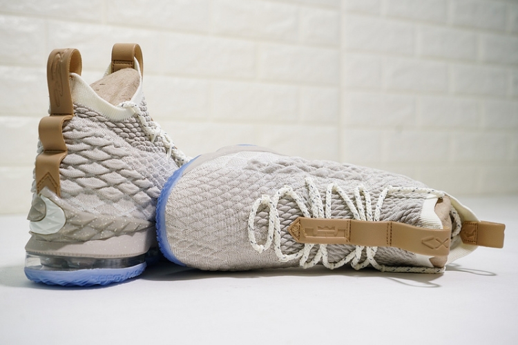 Nike Lebron XV 15 922811-200