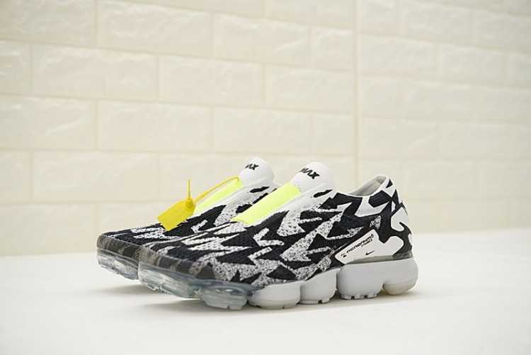 ACRONYM x Nike Air VaporMax Moc 2