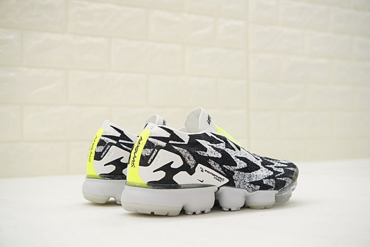 ACRONYM x Nike Air VaporMax Moc 2