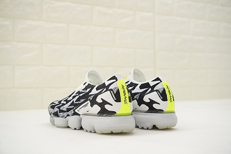 ACRONYM x Nike Air VaporMax Moc 2