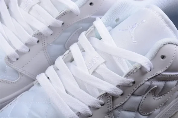 Nike Air Jordan 1 low Quilted Triple White DB6480-100 