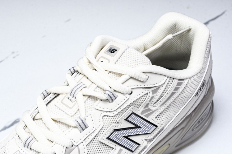  New Balance 740 U740LN1