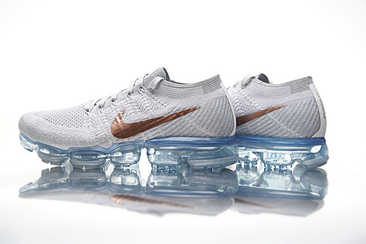 Nike Air VaporMax “Explorer Light"  849557-104